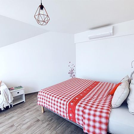 Janea Deep Red House Villa Reichsfeld Екстериор снимка