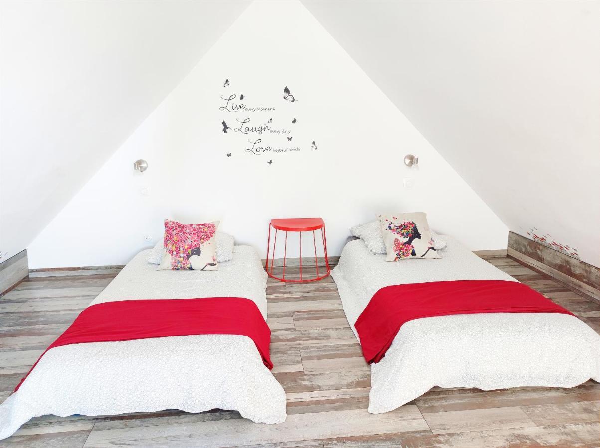 Janea Deep Red House Villa Reichsfeld Екстериор снимка