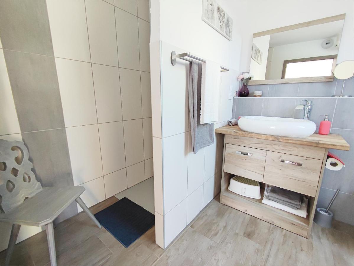 Janea Deep Red House Villa Reichsfeld Екстериор снимка