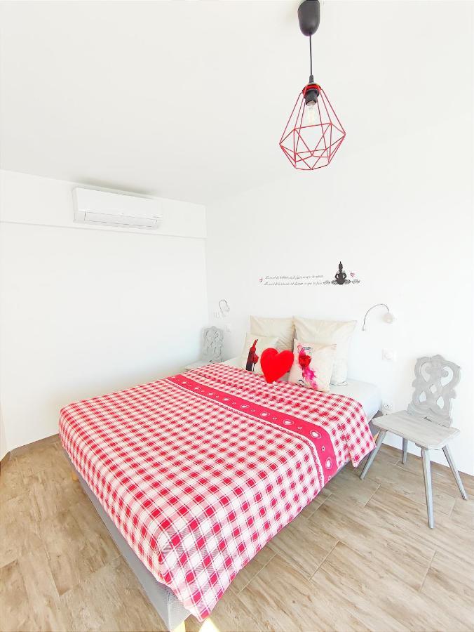 Janea Deep Red House Villa Reichsfeld Екстериор снимка