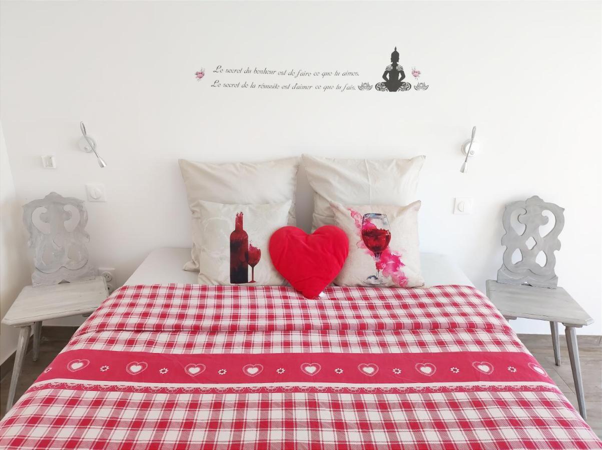 Janea Deep Red House Villa Reichsfeld Екстериор снимка